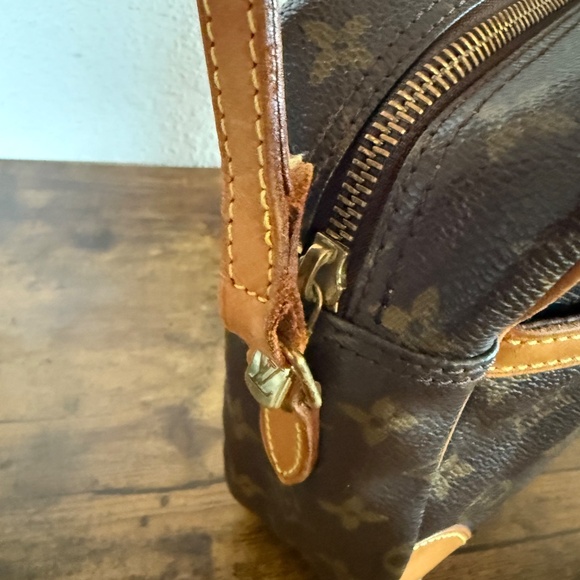 Louis Vuitton Crossbody Trocadero 30 - Picture 12 of 16